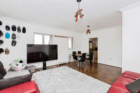 2 bedroom flat for sale, Royal Crescent, ILFORD, Essex, IG2