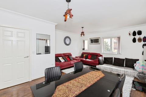 2 bedroom flat for sale, Royal Crescent, ILFORD, Essex, IG2