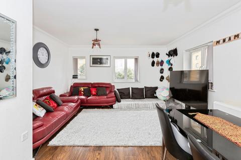 2 bedroom flat for sale, Royal Crescent, ILFORD, Essex, IG2