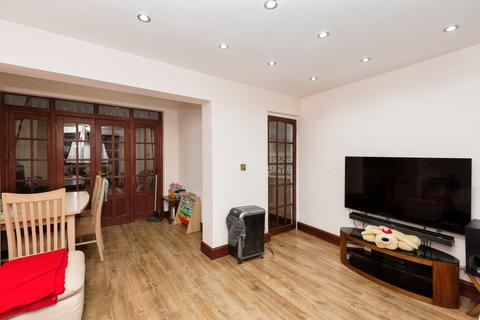 4 bedroom semi-detached house for sale, Peel Drive, Ilford, IG5