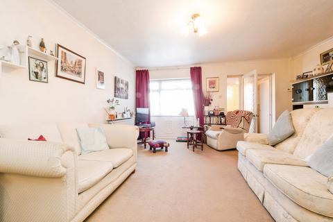 3 bedroom semi-detached house for sale, Ashurst Drive, Ilford, IG6