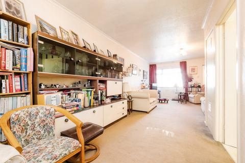 3 bedroom semi-detached house for sale, Ashurst Drive, Ilford, IG6