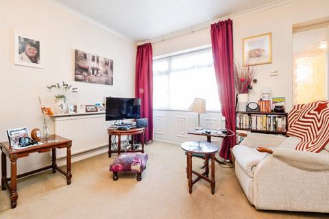 3 bedroom semi-detached house for sale, Ashurst Drive, Ilford, IG6