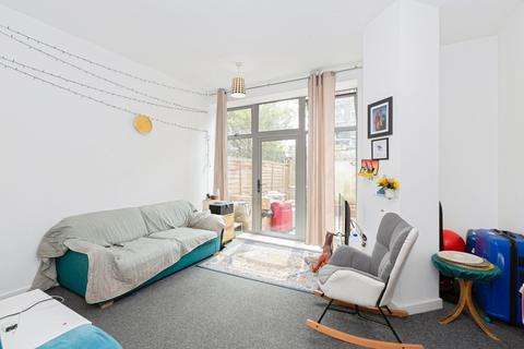 2 bedroom flat for sale, Ley Street, Ilford, IG1