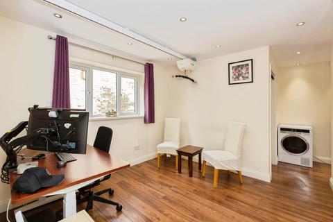 5 bedroom end of terrace house for sale, Parklands Close, Ilford, IG2