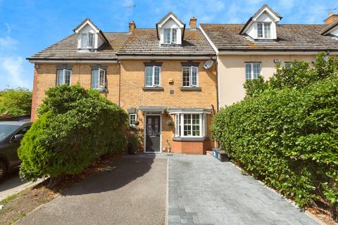 4 bedroom terraced house for sale, Genas Close, Ilford, IG6