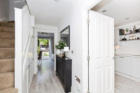 4 bedroom terraced house for sale, Genas Close, Ilford, IG6