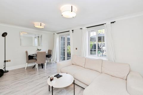 4 bedroom terraced house for sale, Genas Close, Ilford, IG6
