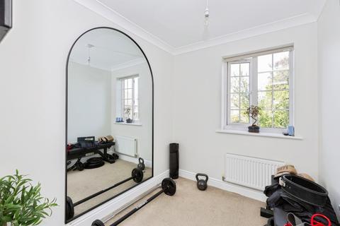 4 bedroom terraced house for sale, Genas Close, Ilford, IG6