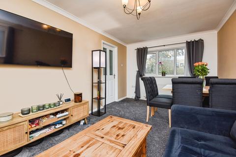 2 bedroom flat for sale, Baycliffe Crescent, Morecambe, Lancashire, LA4