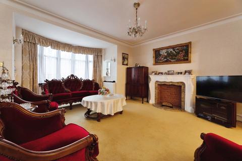 4 bedroom semi-detached house for sale, Longwood Gardens, ILFORD, Essex, IG5