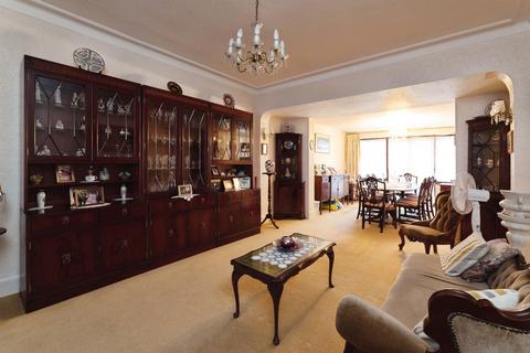 4 bedroom semi-detached house for sale, Longwood Gardens, ILFORD, Essex, IG5