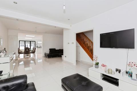 4 bedroom terraced house for sale, Fencepiece Road, Ilford, IG6