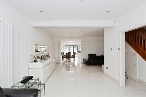 4 bedroom terraced house for sale, Fencepiece Road, Ilford, IG6