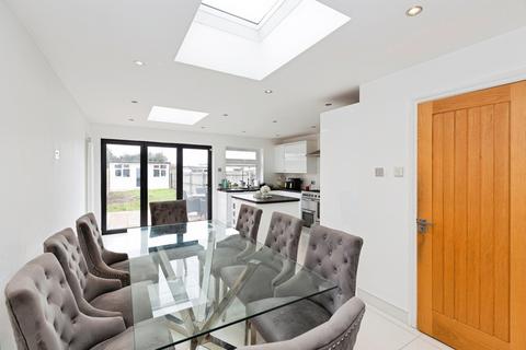 4 bedroom terraced house for sale, Fencepiece Road, Ilford, IG6