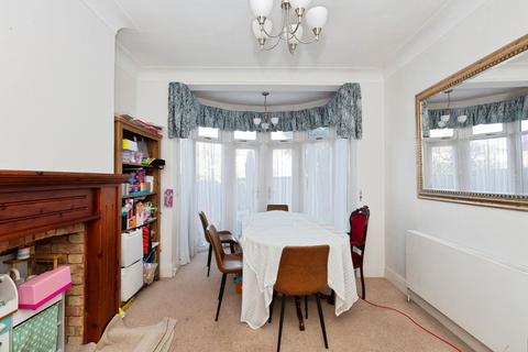 4 bedroom terraced house for sale, Fowey Avenue, Ilford, IG4