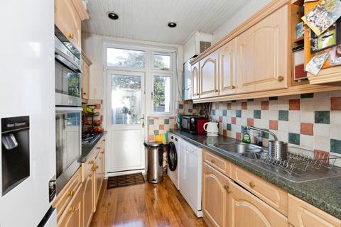 4 bedroom terraced house for sale, Fowey Avenue, Ilford, IG4