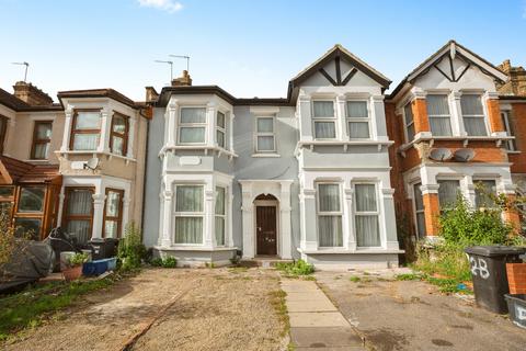 2 bedroom flat for sale, De Vere Gardens, Ilford, IG1