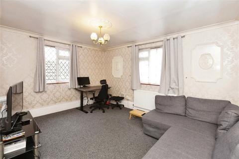 2 bedroom flat for sale, Claybury Broadway, Ilford, IG5