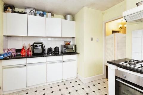 2 bedroom flat for sale, Claybury Broadway, Ilford, IG5