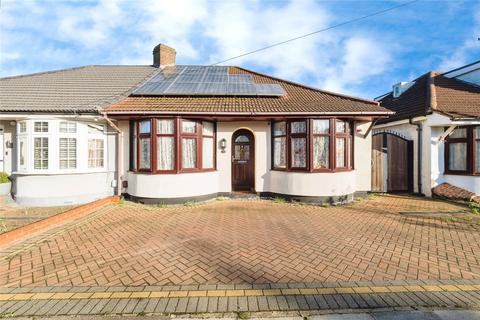 2 bedroom bungalow for sale, Tunstall Avenue, Ilford, IG6