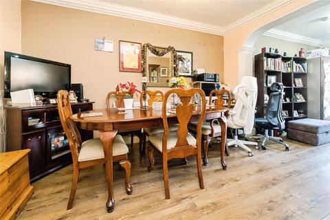 2 bedroom bungalow for sale, Tunstall Avenue, Ilford, IG6