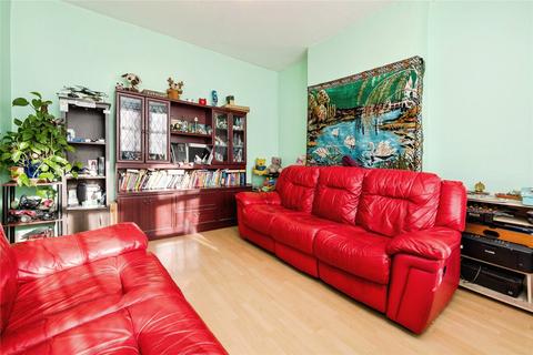 3 bedroom semi-detached house for sale, Hamilton Avenue, Ilford, IG6