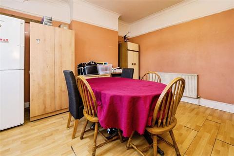 3 bedroom semi-detached house for sale, Hamilton Avenue, Ilford, IG6