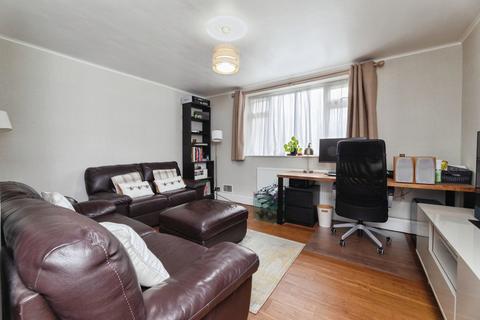 1 bedroom flat for sale, Claybury Broadway, Ilford, IG5