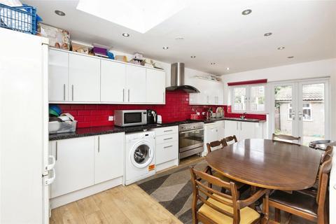 6 bedroom terraced house for sale, Colenso Road, Ilford, IG2