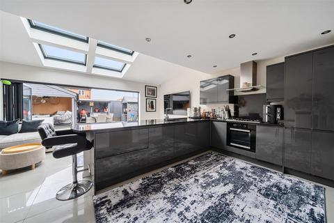 4 bedroom detached house for sale, Asgard Drive, Bedford