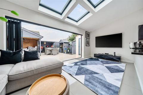 4 bedroom detached house for sale, Asgard Drive, Bedford