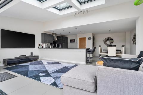4 bedroom detached house for sale, Asgard Drive, Bedford