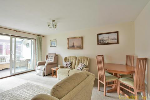 2 bedroom ground floor flat for sale, College Road, Bexhill-on-Sea, TN40