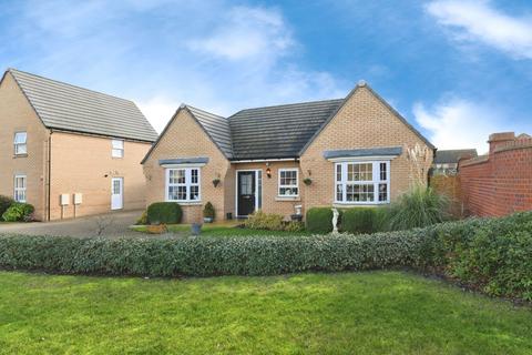 3 bedroom bungalow for sale - Skylark Avenue, Southminster, Essex, CM0