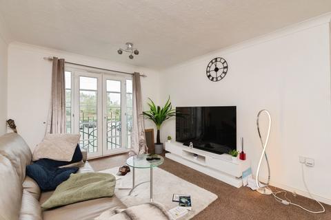 2 bedroom flat for sale, Rawlyn Close, Chafford Hundred, Grays, Essex, RM16
