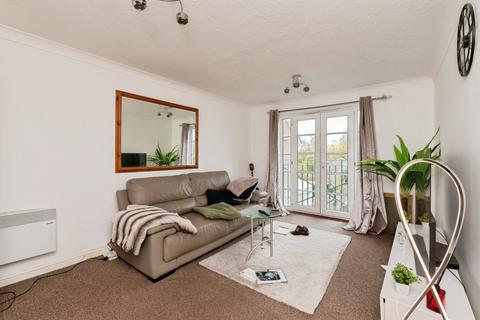 2 bedroom flat for sale, Rawlyn Close, Chafford Hundred, Grays, Essex, RM16