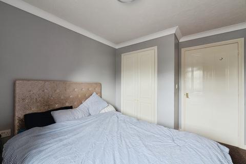 2 bedroom flat for sale, Rawlyn Close, Chafford Hundred, Grays, Essex, RM16