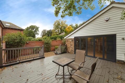 undefined, Lingmere Close, CHIGWELL, Essex, IG7