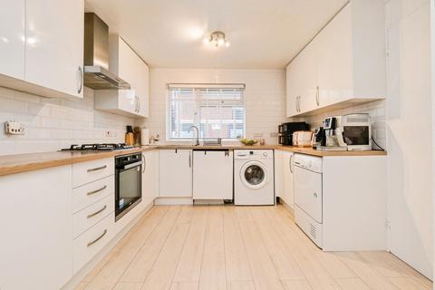 4 bedroom terraced house for sale, Limes Avenue, Chigwell, Essex, IG7