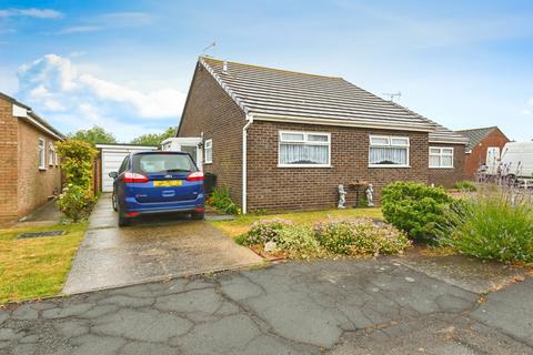 2 bedroom bungalow for sale, Blyford Road, Clacton-on-Sea, Essex, CO16
