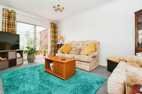 2 bedroom bungalow for sale, Blyford Road, Clacton-on-Sea, Essex, CO16