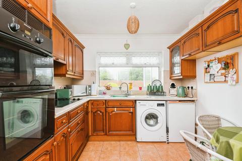 2 bedroom bungalow for sale, Blyford Road, Clacton-on-Sea, Essex, CO16