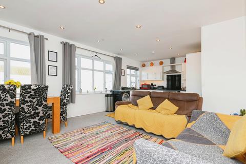 1 bedroom flat for sale, Station Road, Clacton-on-Sea, CO15
