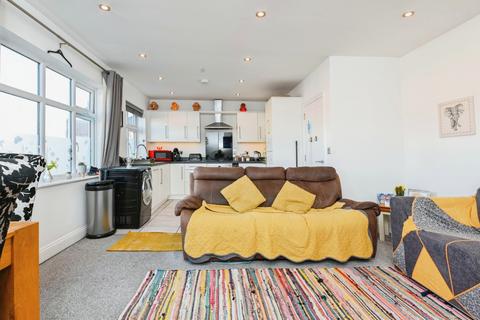 1 bedroom flat for sale, Station Road, Clacton-on-Sea, CO15