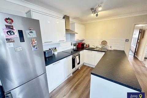 2 bedroom flat for sale, Woodville Court, Cardiff CF24