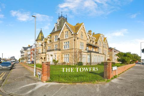 2 bedroom flat for sale, Vista Road, Clacton-on-Sea, Essex, CO15