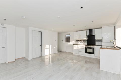 3 bedroom flat for sale, Rosemary Road, CLACTON-ON-SEA, Essex, CO15