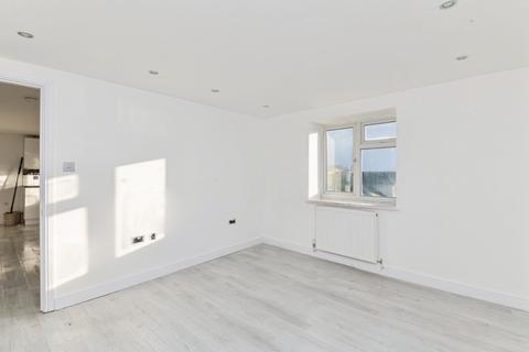 3 bedroom flat for sale, Rosemary Road, CLACTON-ON-SEA, Essex, CO15