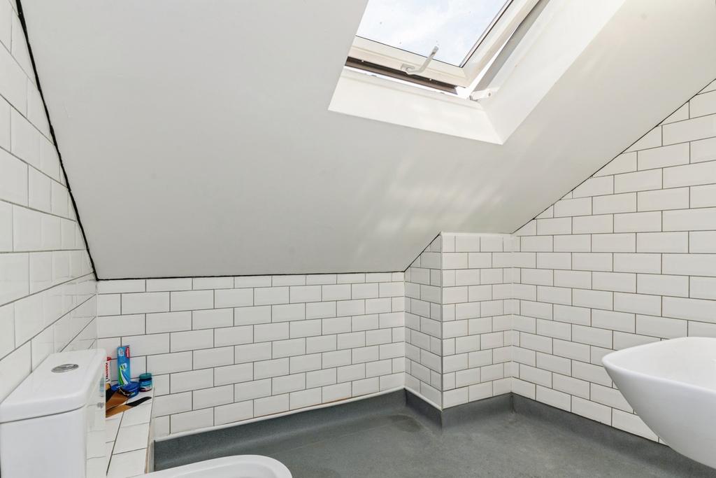Flat 5 Bathroom